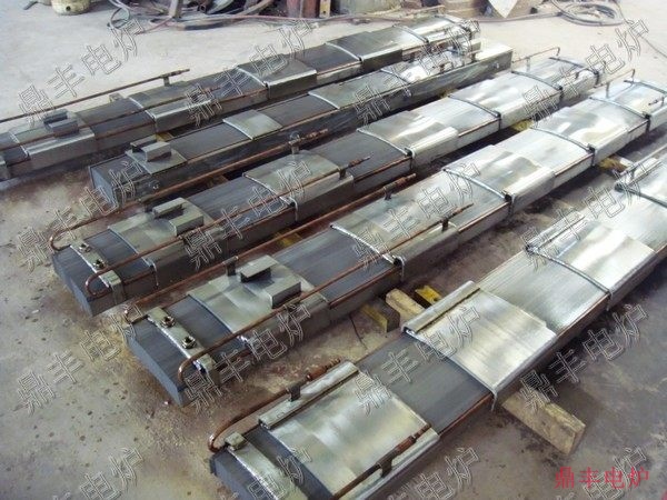 鼎丰电炉公司生产的配套生产的美国应达35T磁轭采用日本新日铁优质高导磁性冷轧取向硅钢片弧形叠装...