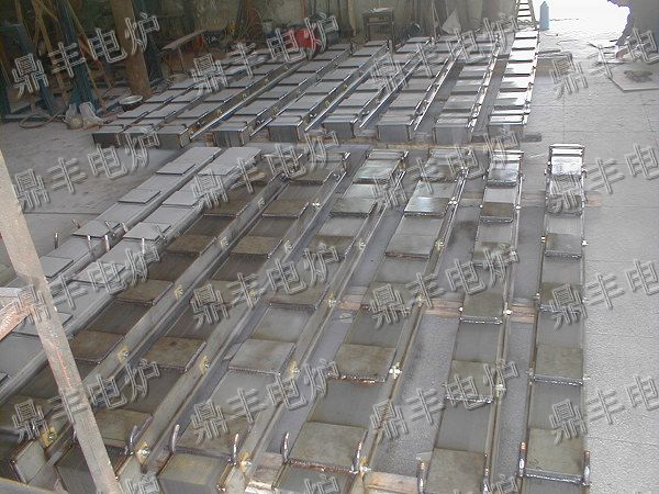 江苏鼎丰电炉设备有限公司以多年中频炉配件生产技术专为美国应达、杭州四达、苏州振吴、上海兆力、西安电炉所、沈阳真空所、武汉理工大、浙江大学等国内外知名电炉厂家、科研院所配套设计生产1T-60T中频感应炉硅钢柱。产品做工精良、性能稳定,也可根据不同用户需要设计制造各种非标硅钢柱。